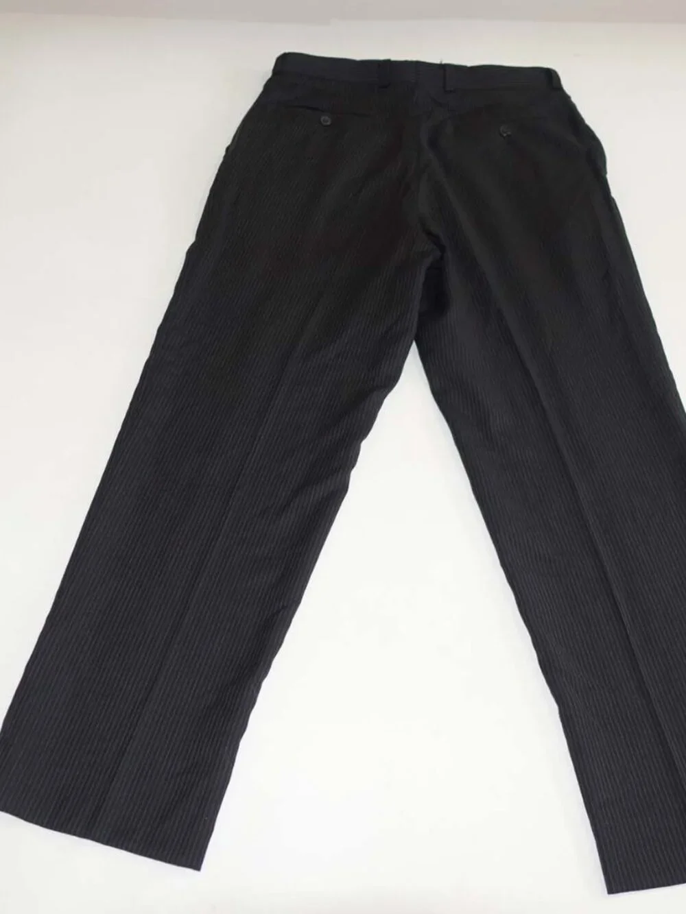 Calvin Klein Men's 3 Button Suit Size 38 Regular 32 x 30 Black 100% Wool Striped